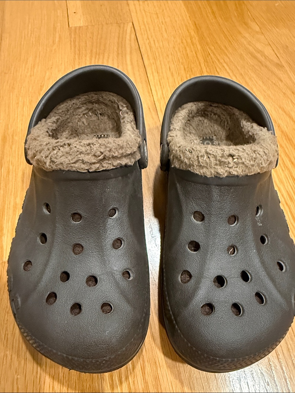 Crocs boys brown lined clogs size c 10/11.